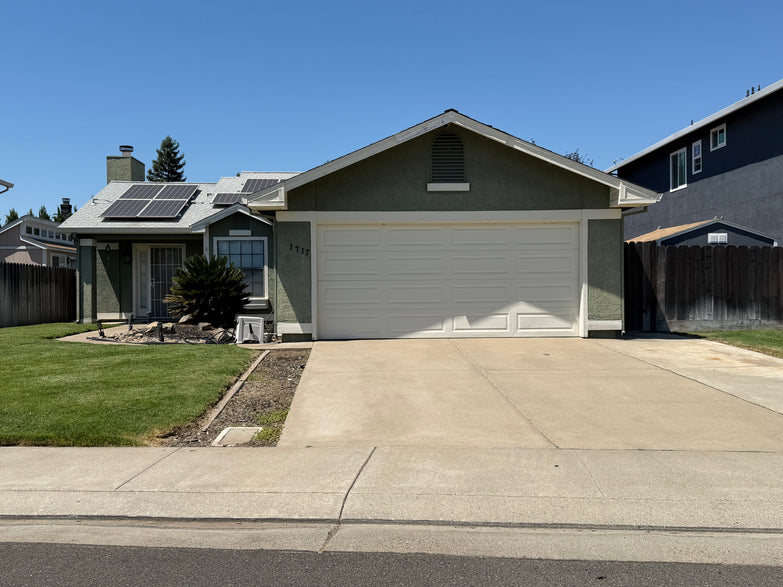 1717 Amber Leaf Way